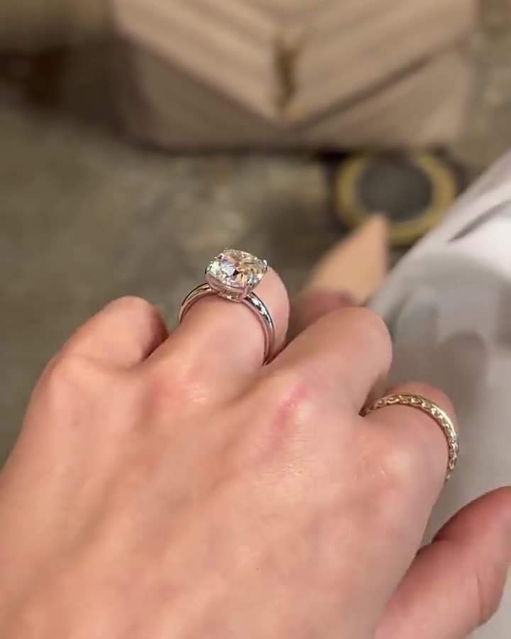 F*a様 ロマンティック ティラーさん婚約指輪もクッションカット 0.53 9号 クッションカット 3カラット ラボグロウンダイヤモンド ソリティア