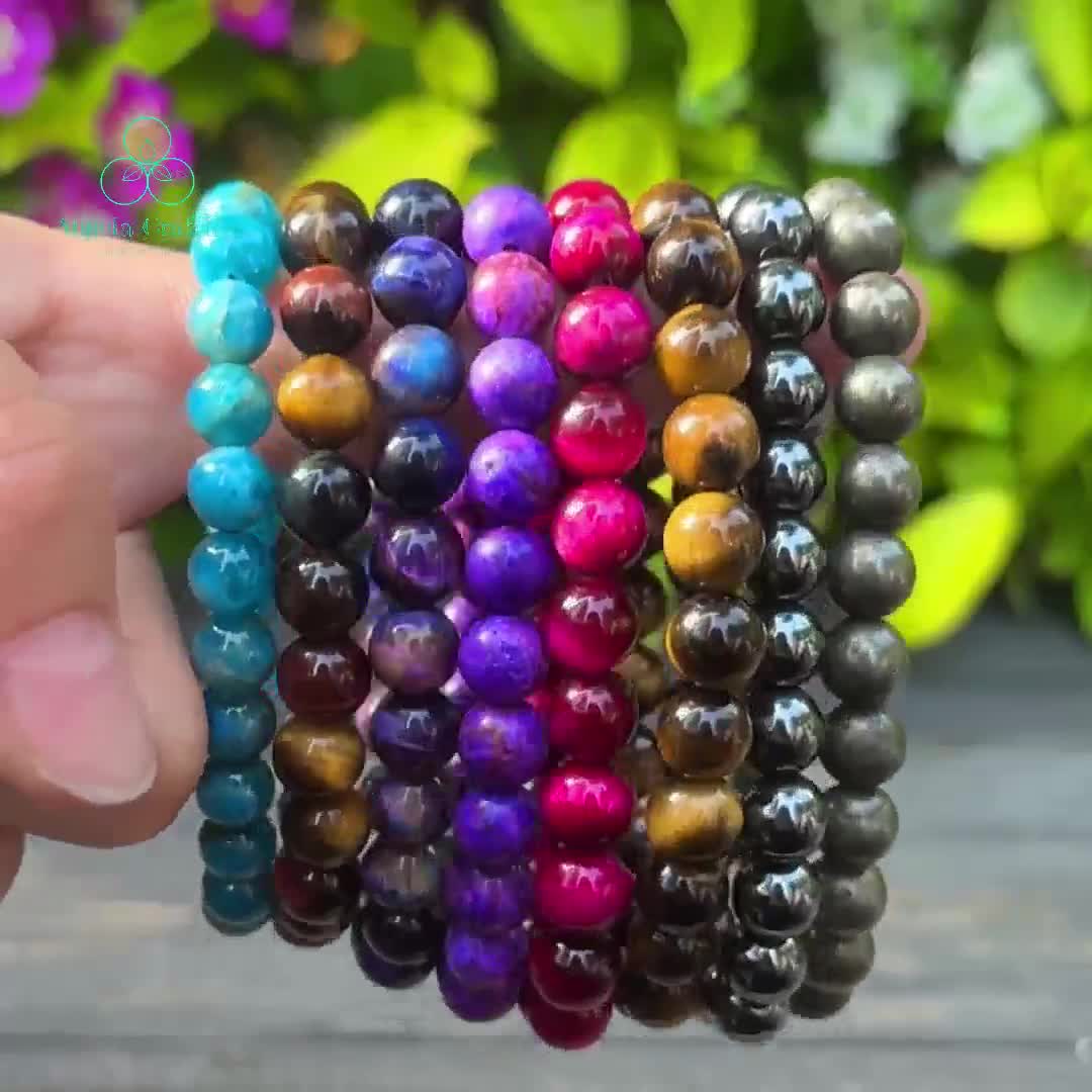 Armbanden Basic: edelstenen met zilver in een ontwerp zonder poespas