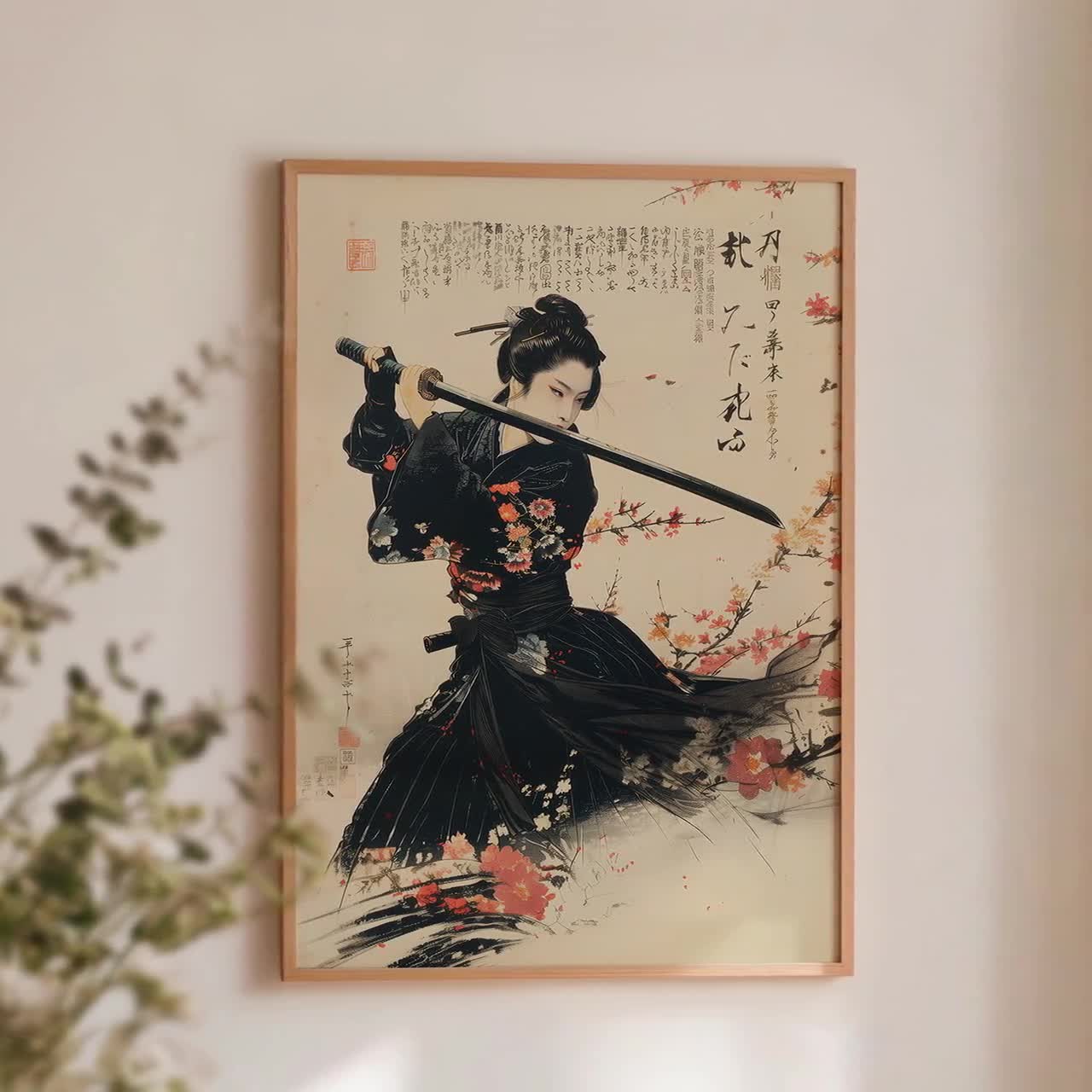 女性侍の壁掛けアート 日本の女武芸者 刀 戦士プリント 黒の着物 花柄