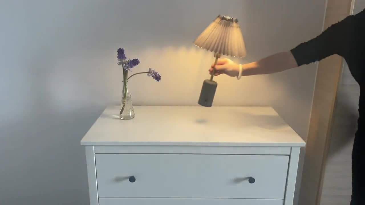 Lampada da tavolo senza fili,Lampada da scrivania in ottone,Lampada da  comodino per camera da letto retrò,Lampada pieghettata di metà secolo, Lampada a batteria,Design danese,Luce ambientale -  Italia