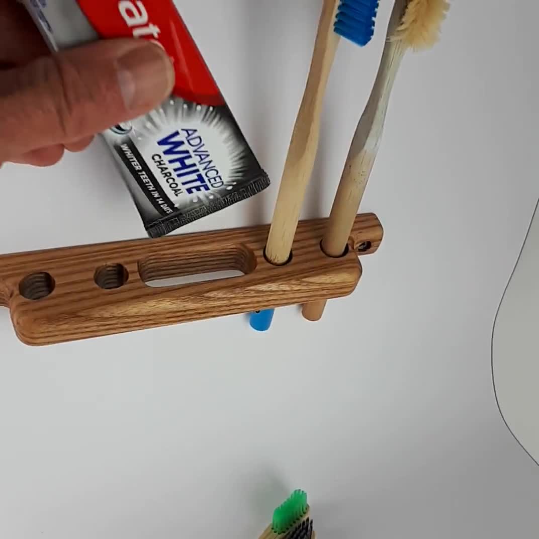 Soporte de madera para cepillos de dientes y pasta de dientes