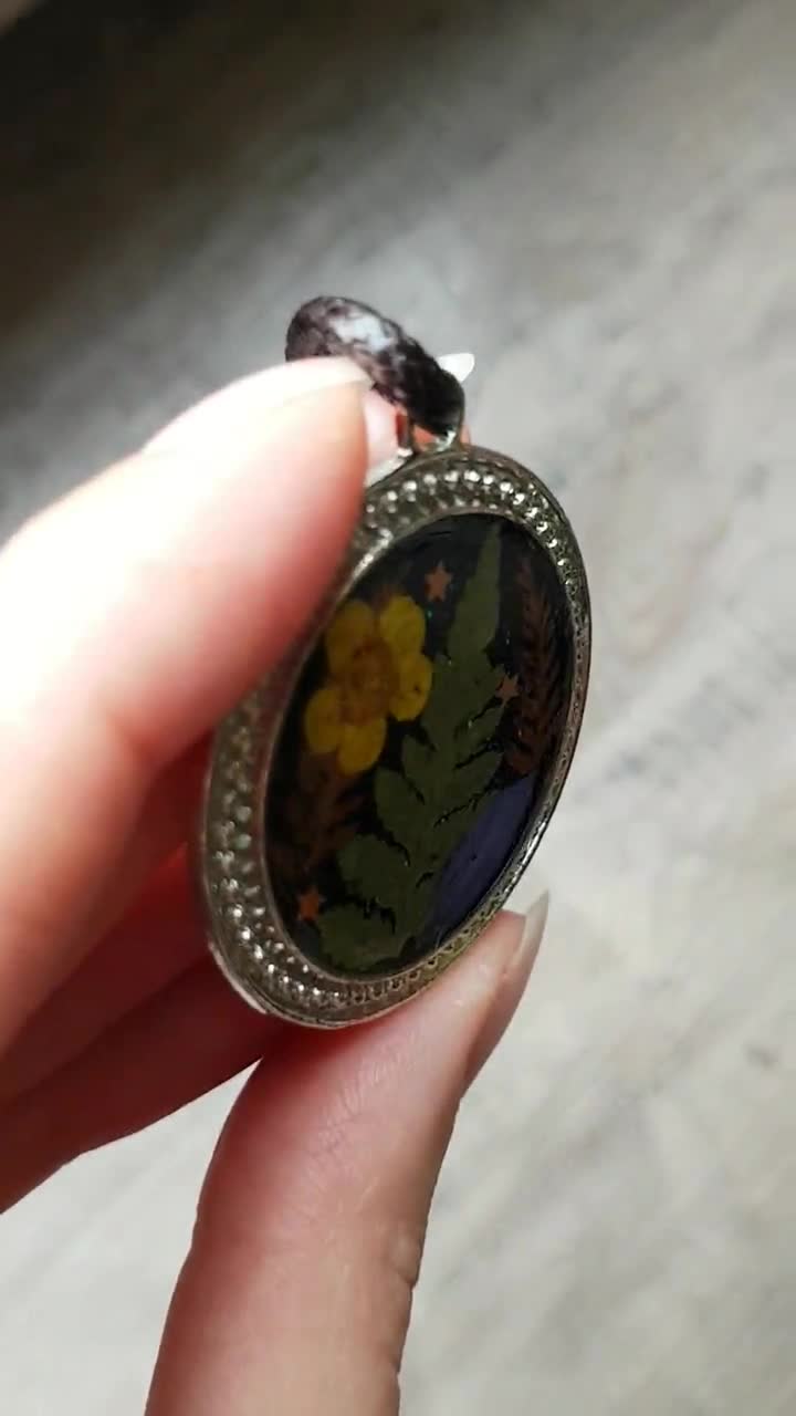 Magical botanical necklace with real pressed flowers,Real plant  pendant,Botanical jewelry,Resin jewelry with pressed plants,Fairy jewelry,