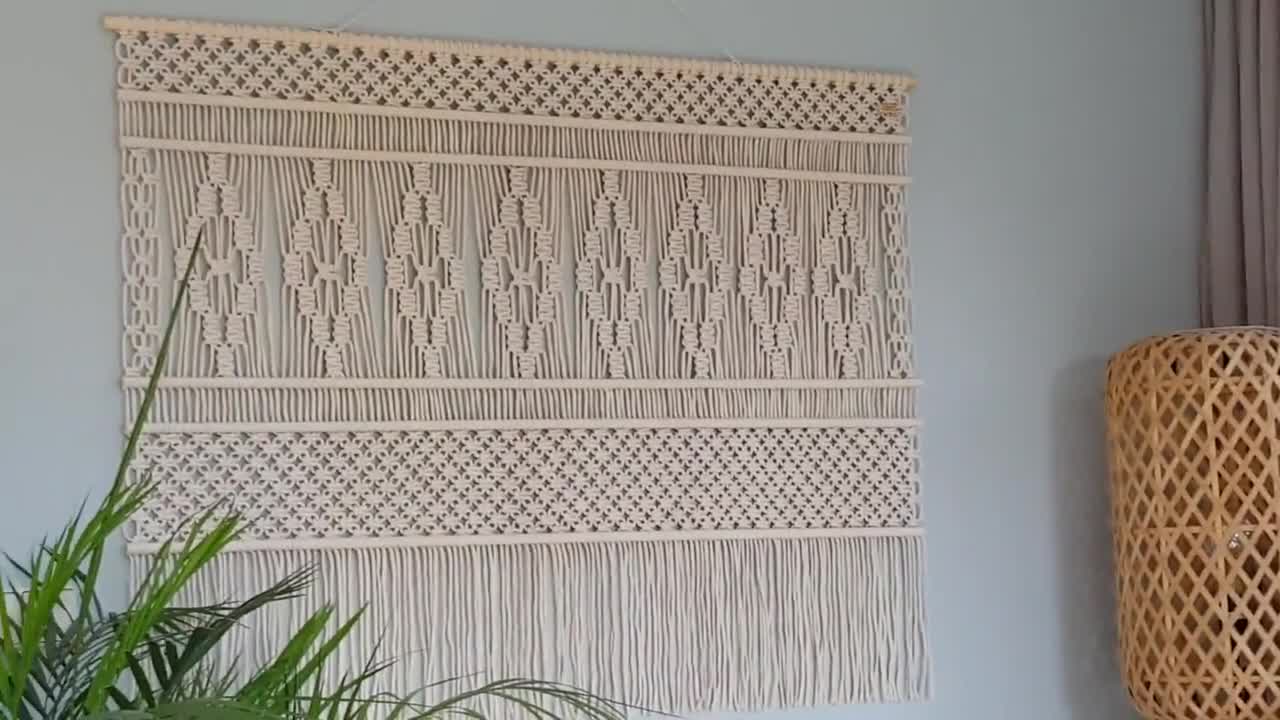 Lignes ondulées ORGANIQUES Grande tapisserie en macramé faite à la