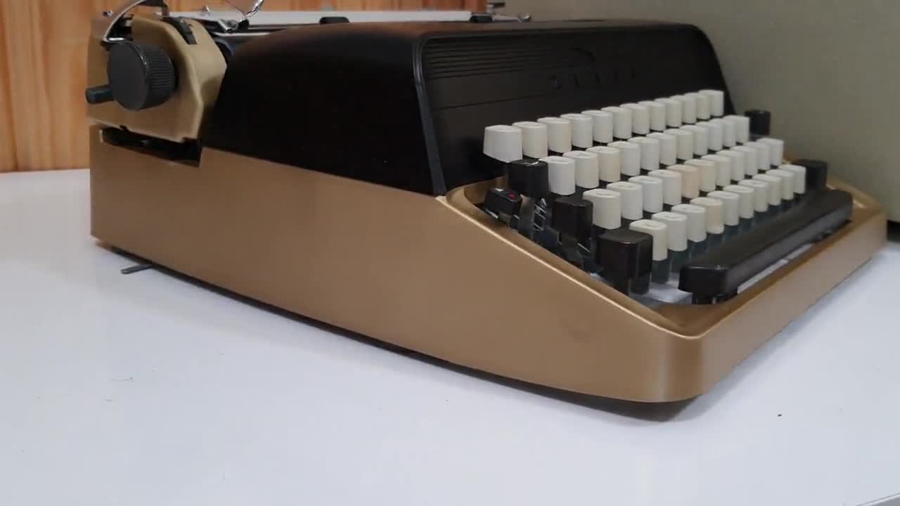 Adler ビンテージ タイプライター: 新品同様、完全に動作可能