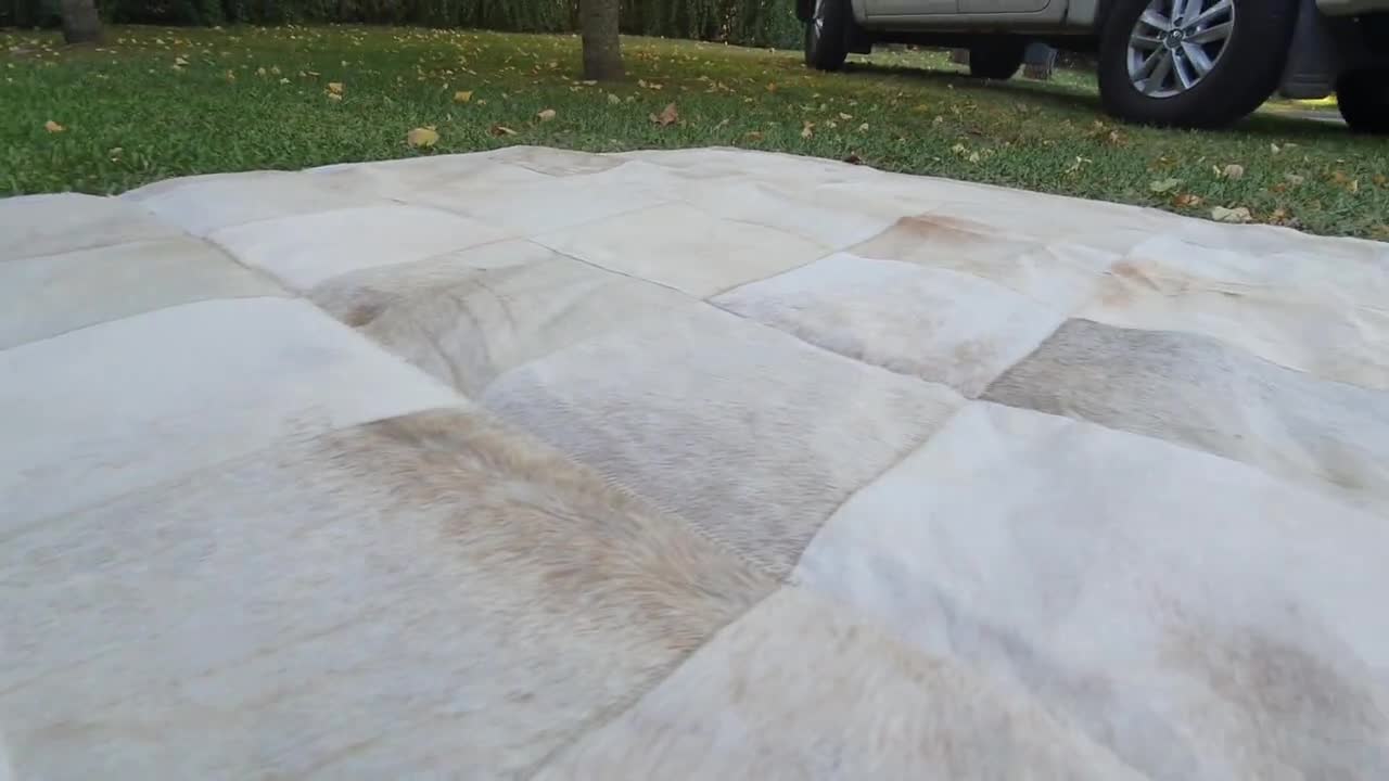 オフホワイト ラグ セール 牛革パッチワークラグ 1.9 x 2.1m 6.0' x