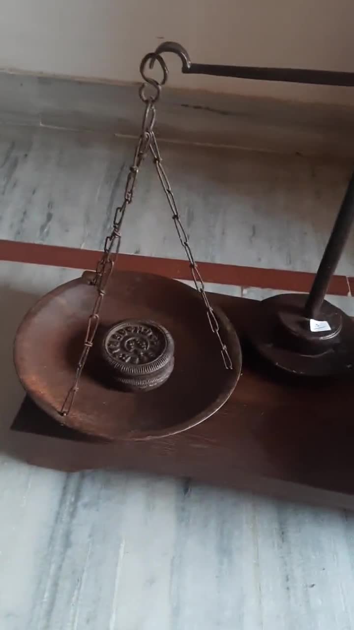 Old Indian Weight Balance Scale/antique Weighing Scale Balance/iron Metal  Kitchen Measuring Scale/iron Tarazu on Wooden Stand/home Decor -  Israel