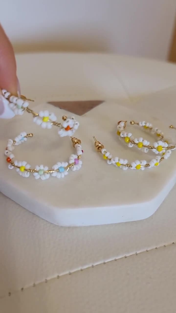 Daisy Flower Earrings, Flower Bead Earrings, Beaded Earrings, Earrings, Cute Earrings, Womens Earrings - UK