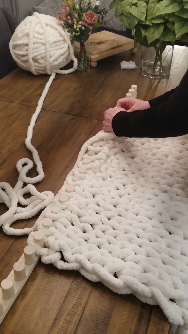DIY Chunky Blanket with this Extreme Chunky Blanket Loom, diy chunky knit  blanket, Chunky Blanket Loom Knitting – Uppercase Designs