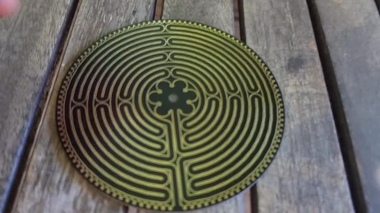 Disque labyrinthe de Chartres à 2 faces, or/cuivre, cire d'abeille