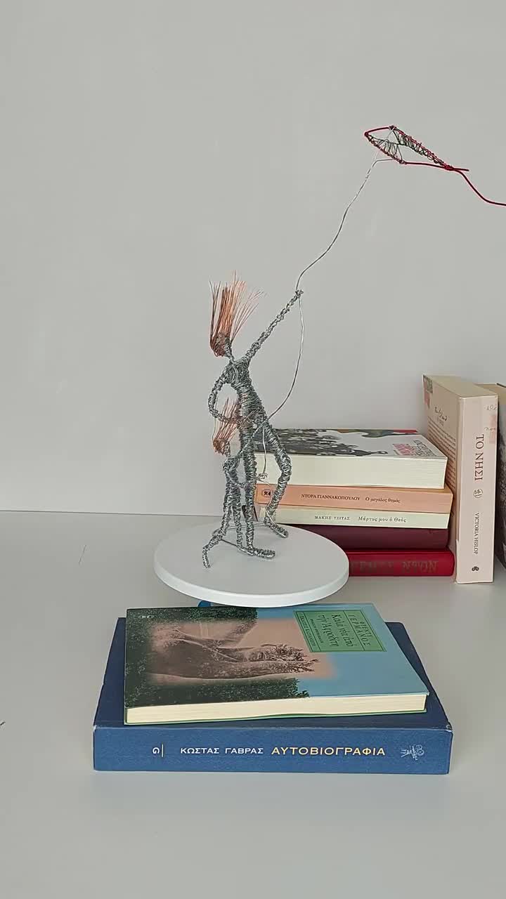 Wire sculpture of mother and baby – Wire Accents