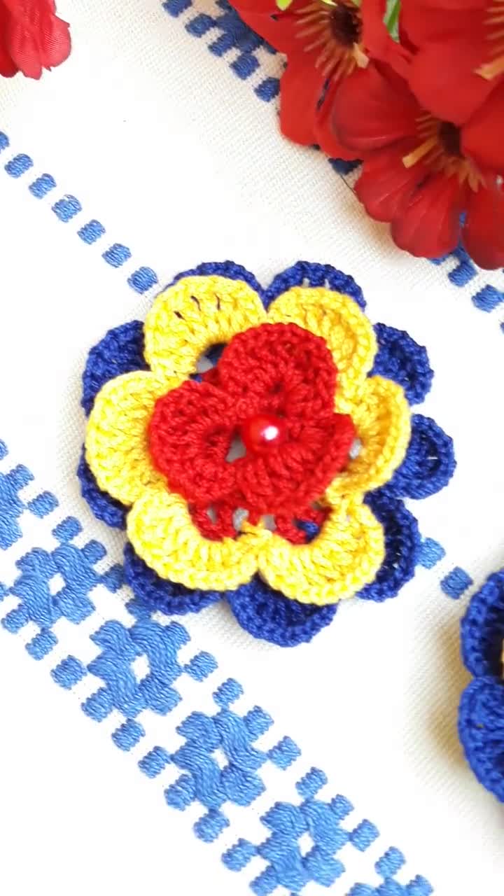 SYSUII Spilla da donna con piuma naturale, spilla da attaccare con piuma, spilla a forma di fiore, spilla, spilla per vestiti, accessori per cappellini, costumi, decorazioni per la testa per