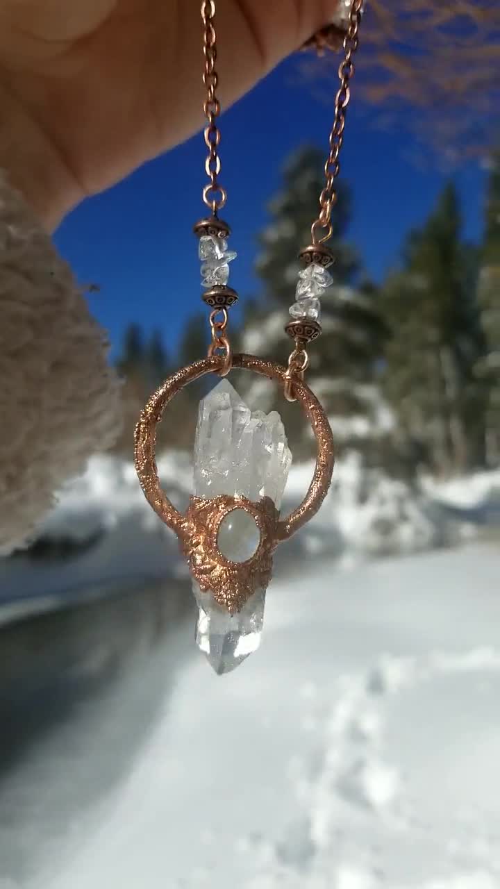 ネックレス・ペンダント Monday Edition _ Clear Quartz with Colored String (3 colors) il_340x270.4026340780_c850.jpg