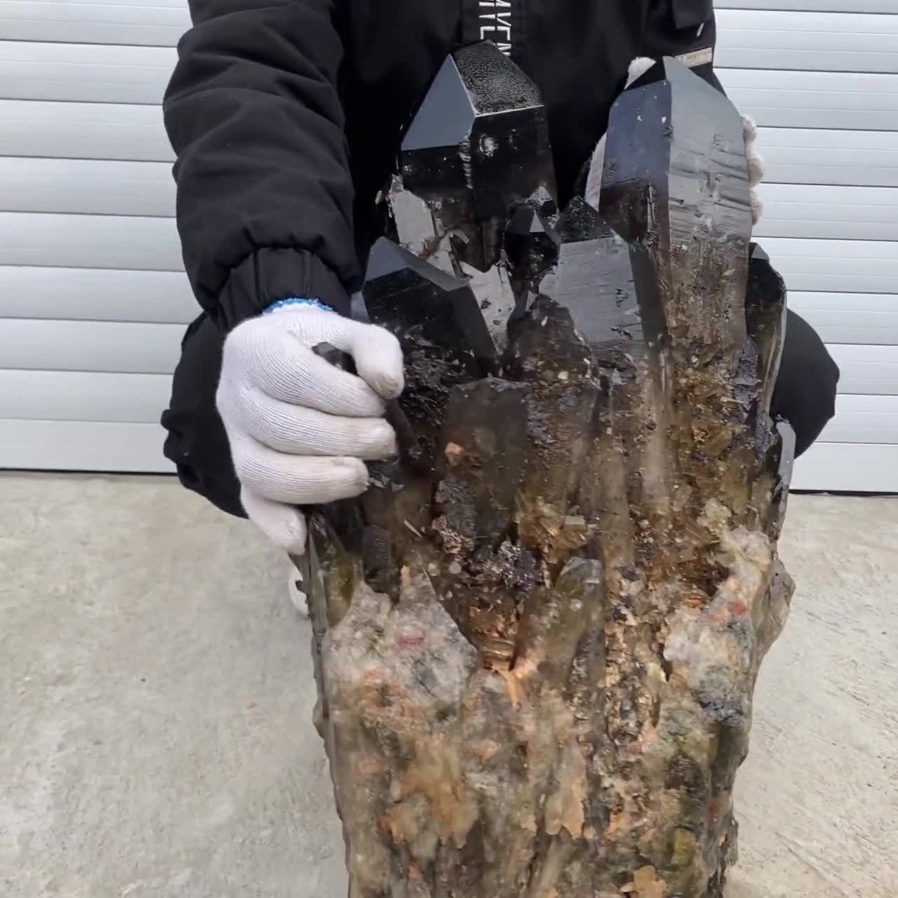 157LB 巨大原石スモーキークォーツクリスタルクラスターポイント