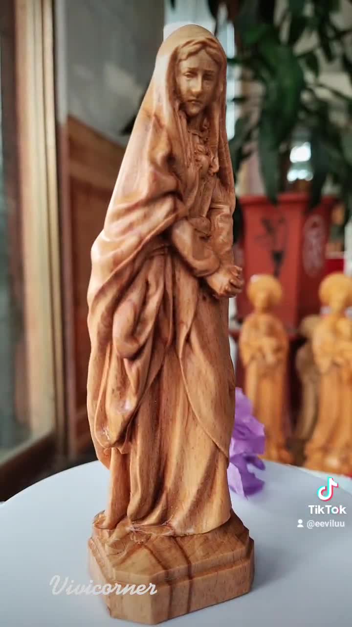 悲しみの聖母マリアの木像、泣く聖母マリア像、傷ついた悲しみの