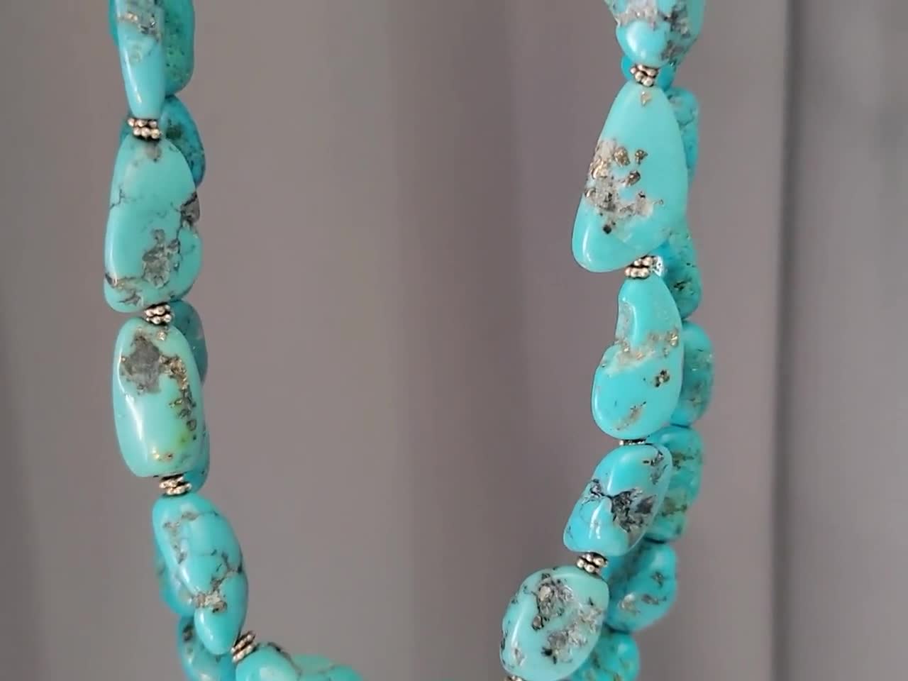 Le collier billes accent turquoise