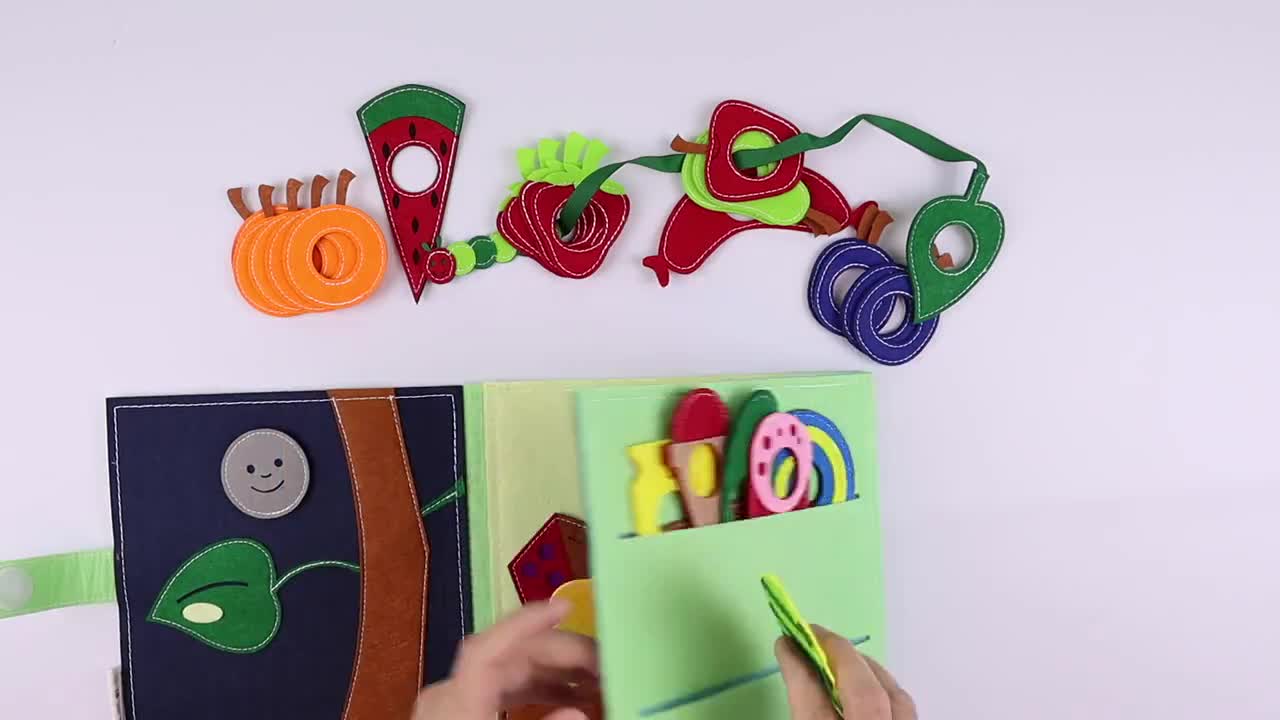 Quiet Book Kinder/Montessori Spielzeug Kleinkinder kleine Raupe Geschenke für personalisierte Die Nimmersatt