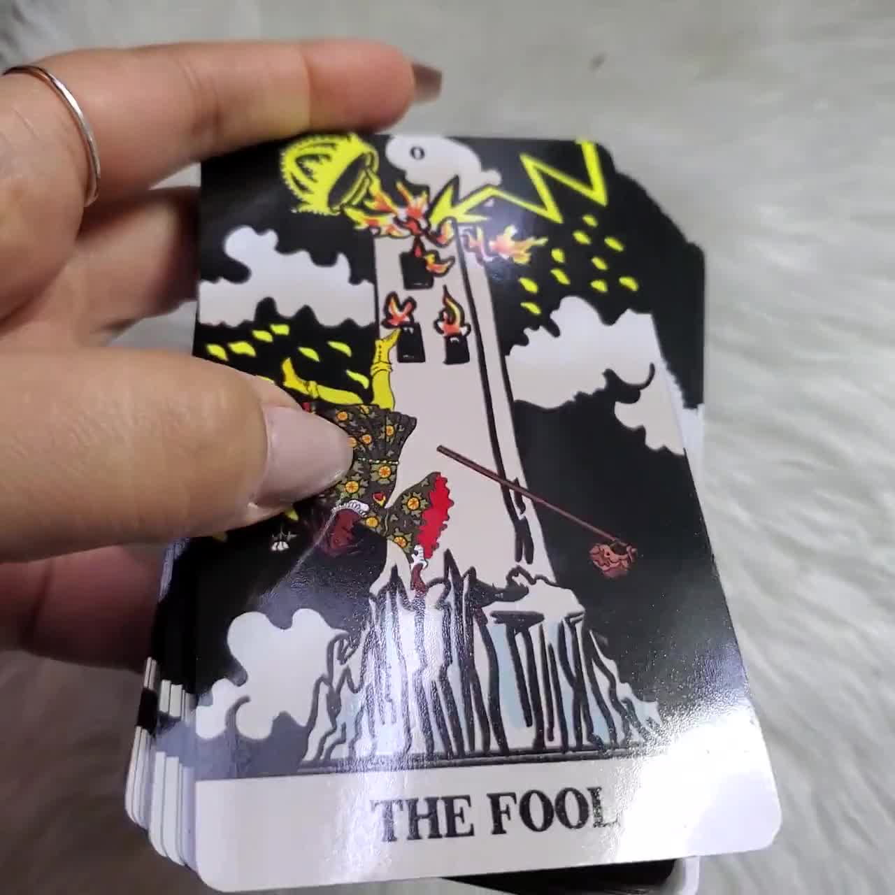 ※新品・未使用※TOWER TAKEOVER TAROT New: Tower Takeover Tarot by Kaylani Perisho, Creative 78 Card