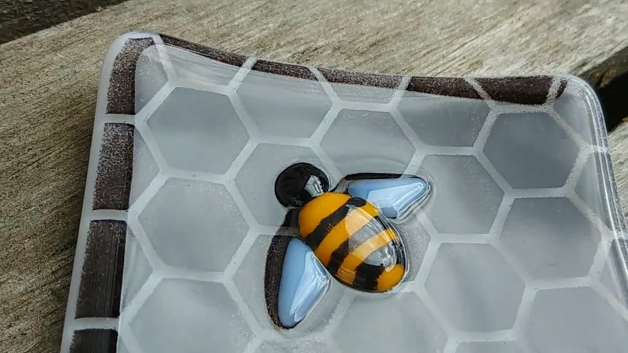 4インチ スクエア ハンドメイド フューズド ガラス 蜂 昆虫 ハニカム