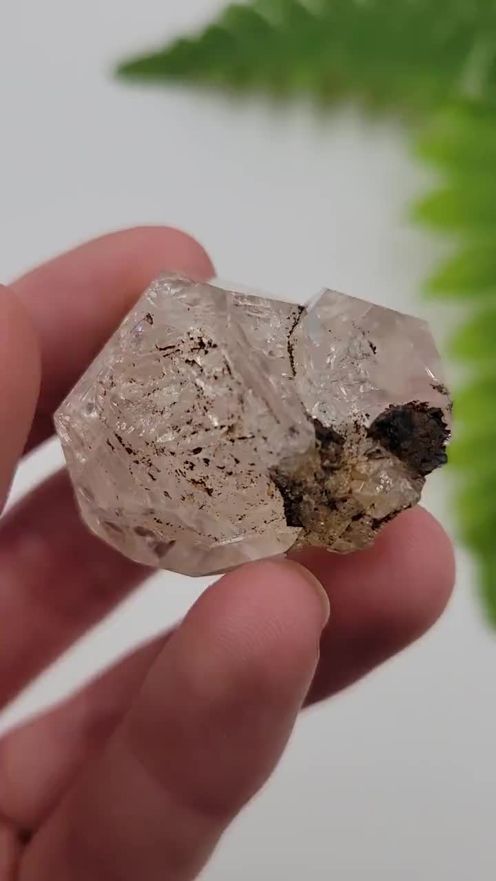 ハーキマー「ダイヤモンド」。クォーツ変種のハーキマー ダイヤモンド