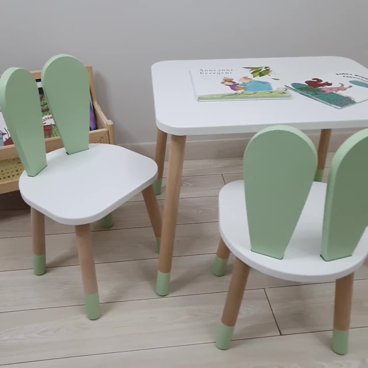 Juego de mesa y silla de madera para niños pequeños: mesa para niños y  silla de conejito, escritorio y silla de madera para niños, mesa y silla de  actividades Montessori 
