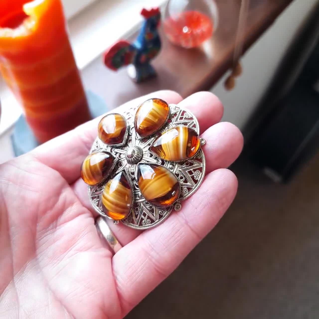 ヴィンテージチェコ風ブローチ：フェイクアゲート、マーブルガラス