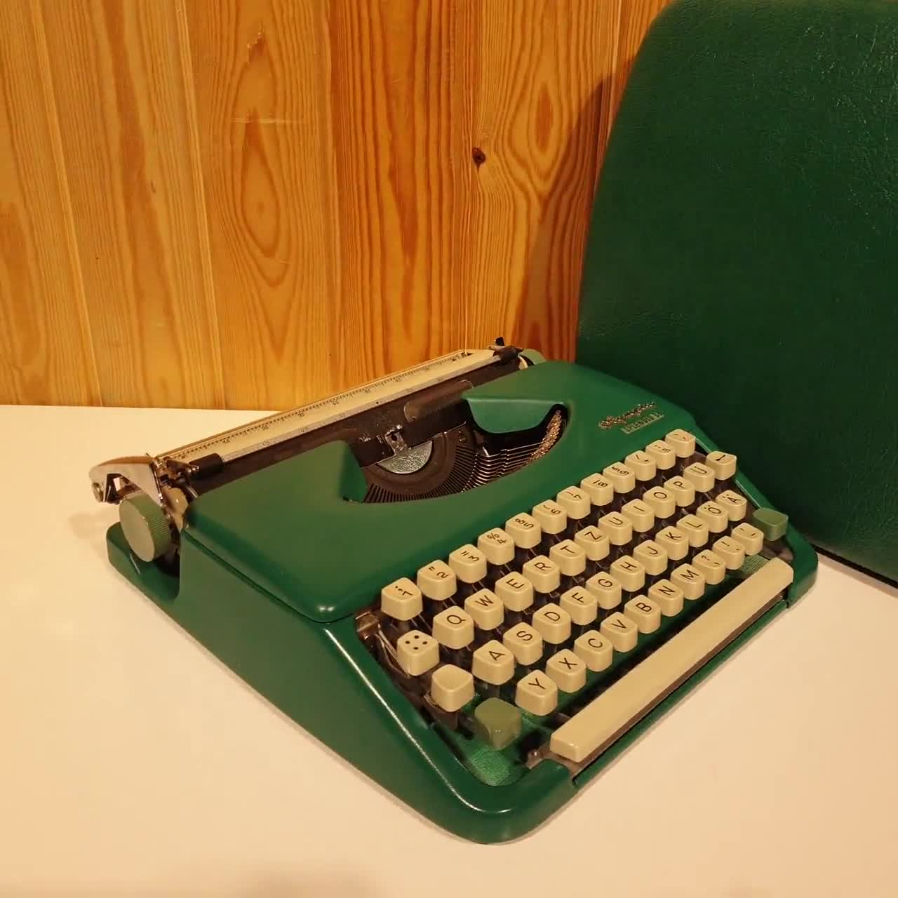 Regalo di San Valentino, macchina da scrivere Green Olympia Splendid 33 / macchina  da scrivere con borsa verde / macchina da scrivere funzionante macchina da  scrivere vintage funzionante -  Italia