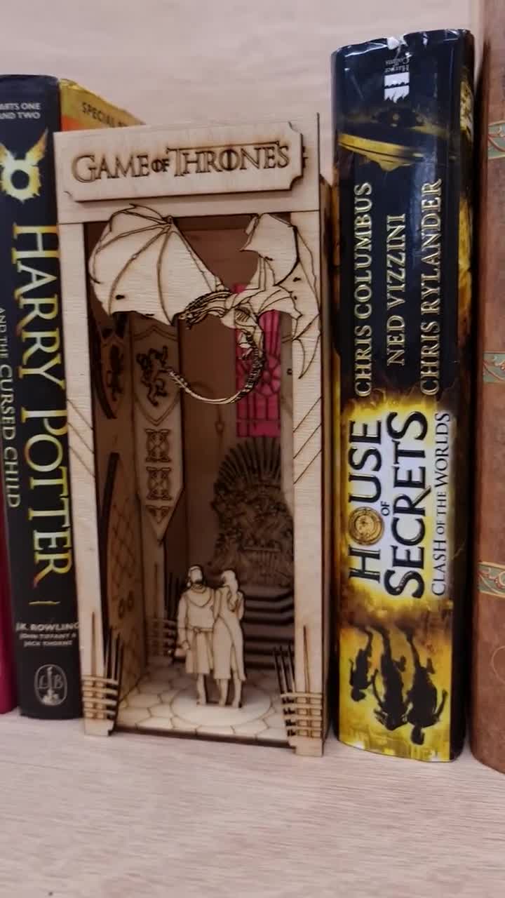 Book Nook / Diorama Game of Thrones Book Nook Kit/ Bookshelf Insert  Cornel73 