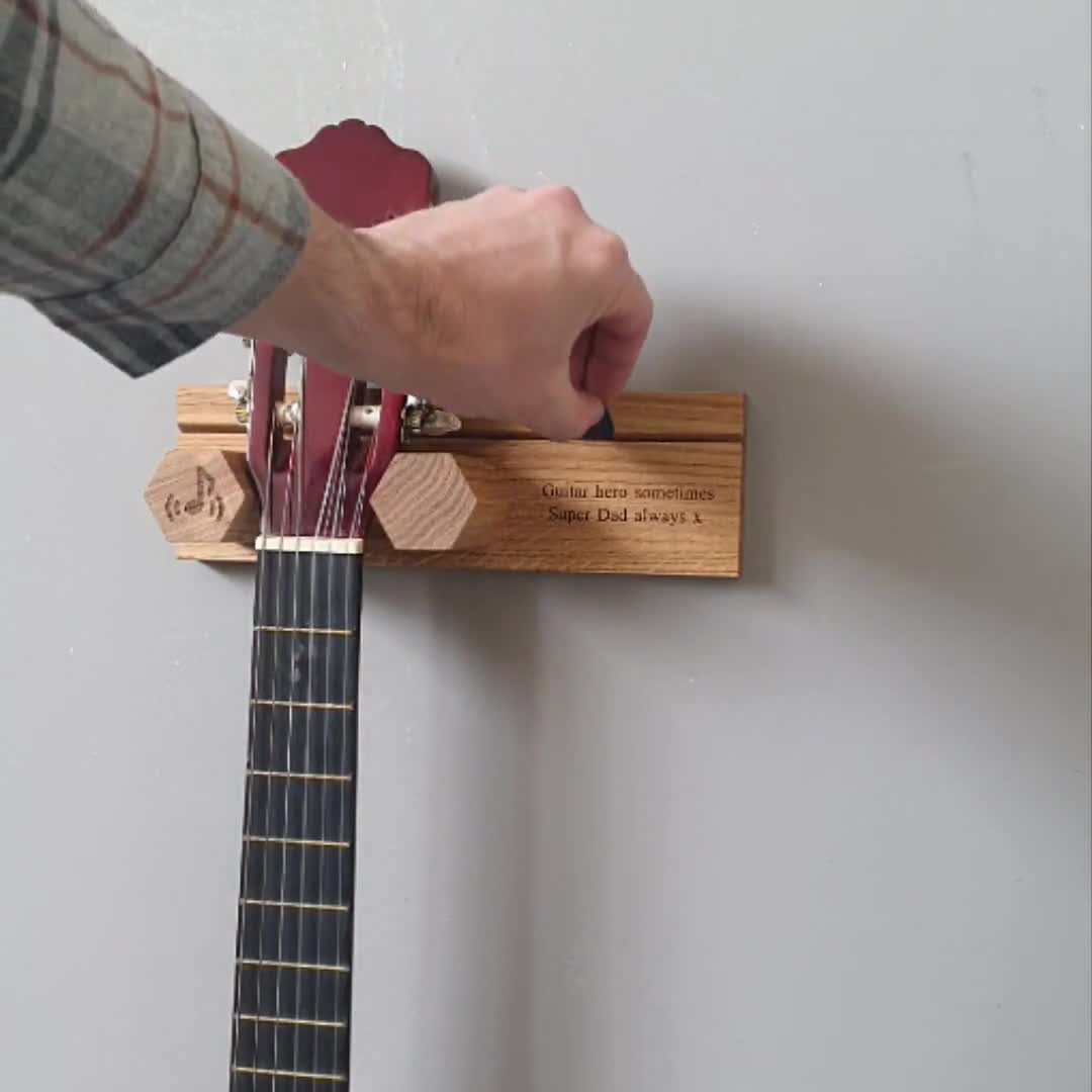 Soporte de guitarra y púa montado en la pared / Colgador de pared de  guitarra de roble /