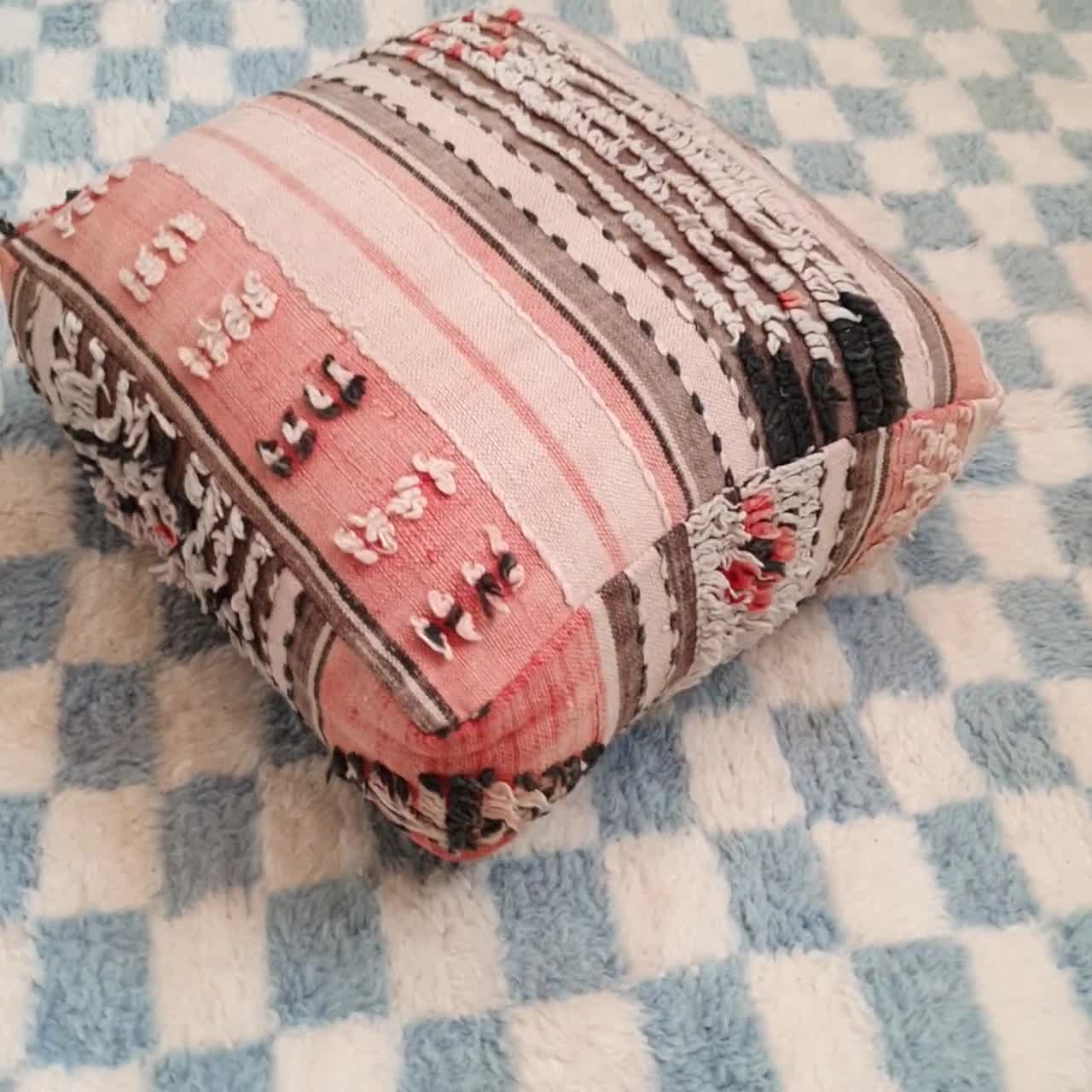 ヴィンテージ ベルベルラグ フロアピロー：24インチ スクエア モロッコ