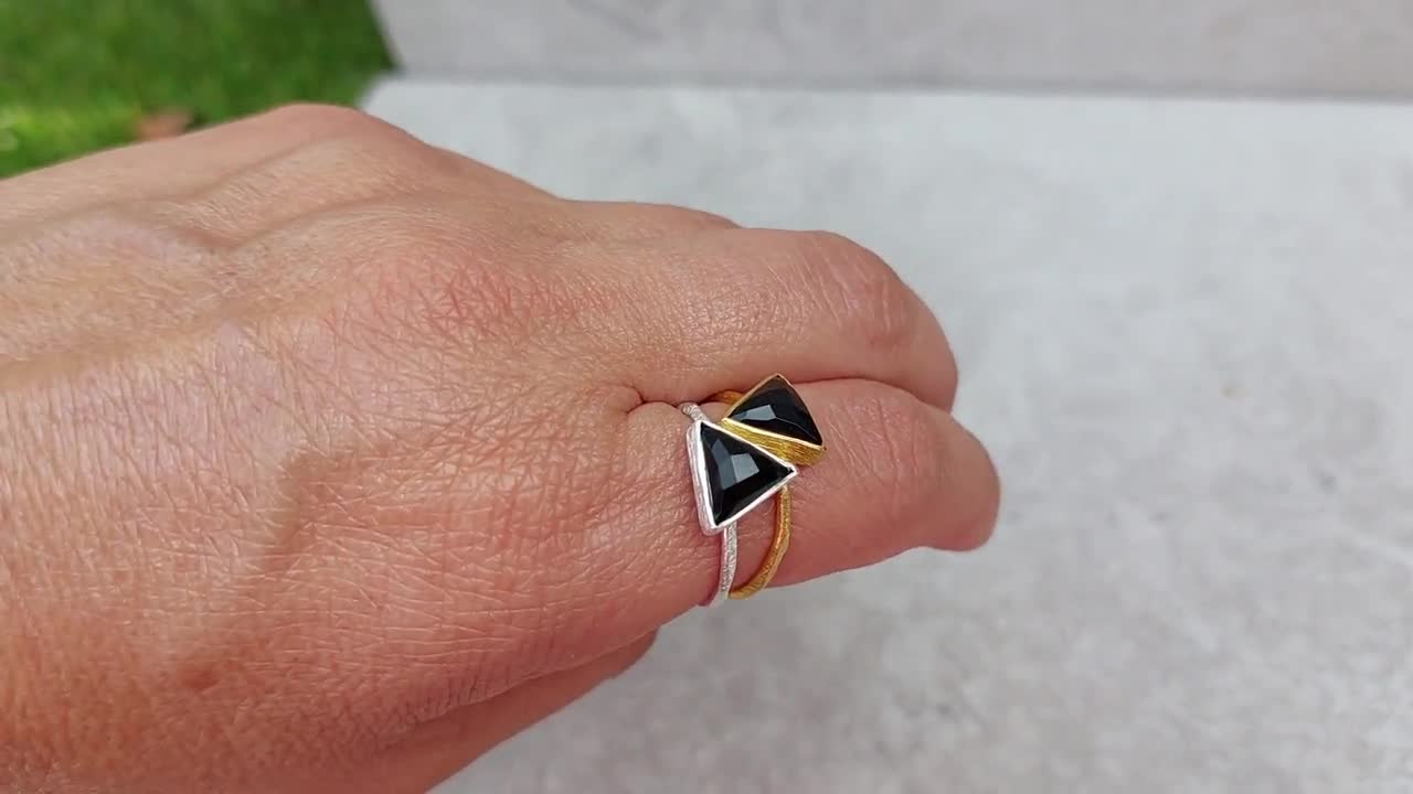 Sistema triangle-shape ring