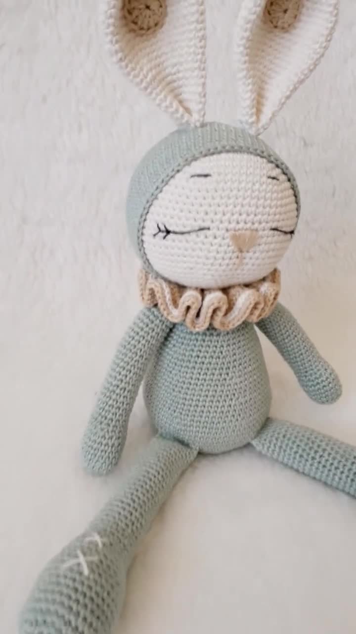 Pupazzo amigurumi coniglietto Zoe – la steefaeto a man prodotti artigianali