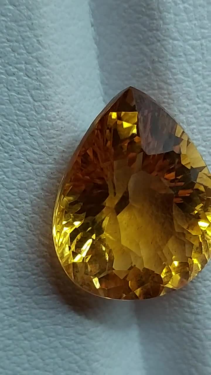 Clean laser cut Citrine gemstone - faceted natural Citrine quartz 6.75 CTS  - pear shape 14 x 11 mm - AAA transparent African stone