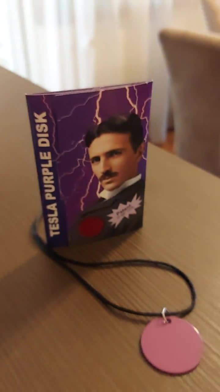 ニコラ・テスラ パープルプレートディスクネックレス R=3 cm (1.18 in