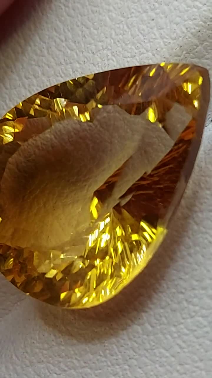 Laser cut Citrine gemstone - faceted natural Golden Quartz 11.80 CTS - pear  shape 19 x 15 mm - AAA loose transparent stone