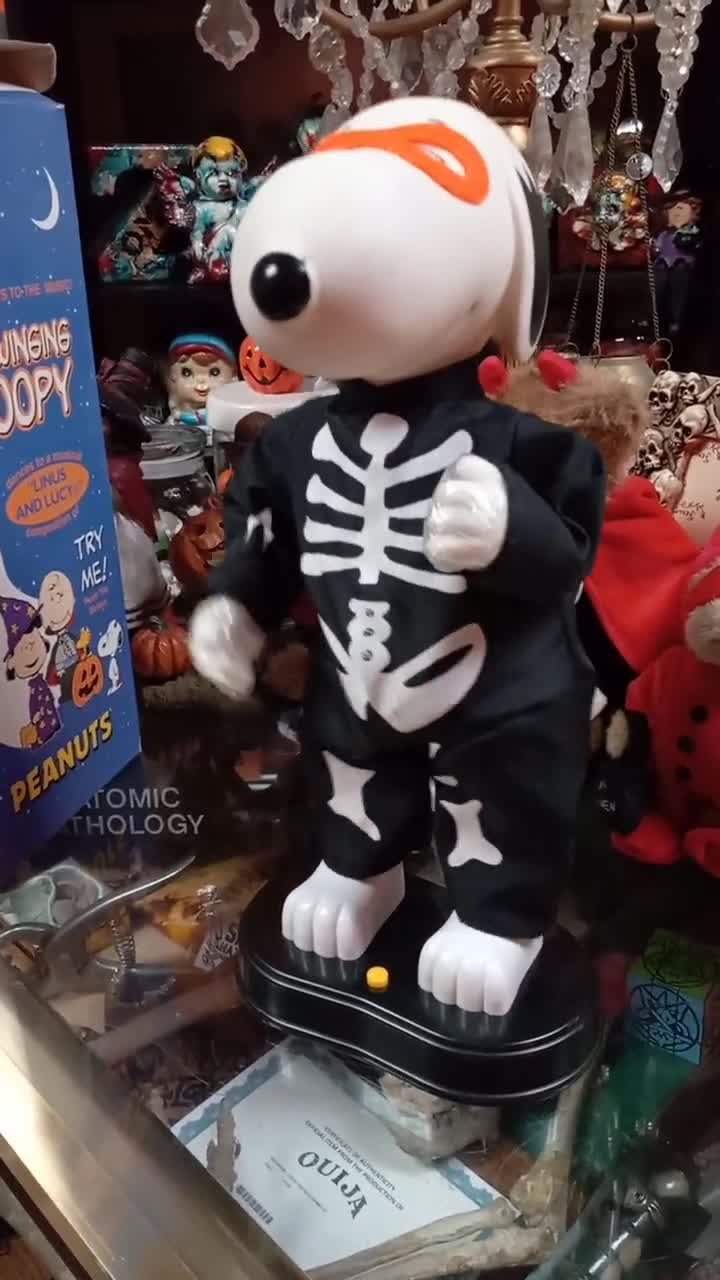 Vintage Gemmy Peanuts Hip Swinging Snoopy Skeleton Halloween Musical  Animated 