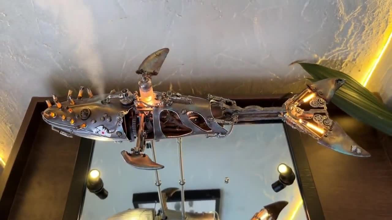 手作りのスチームパンクなクジラの彫刻：キネティックな機械式