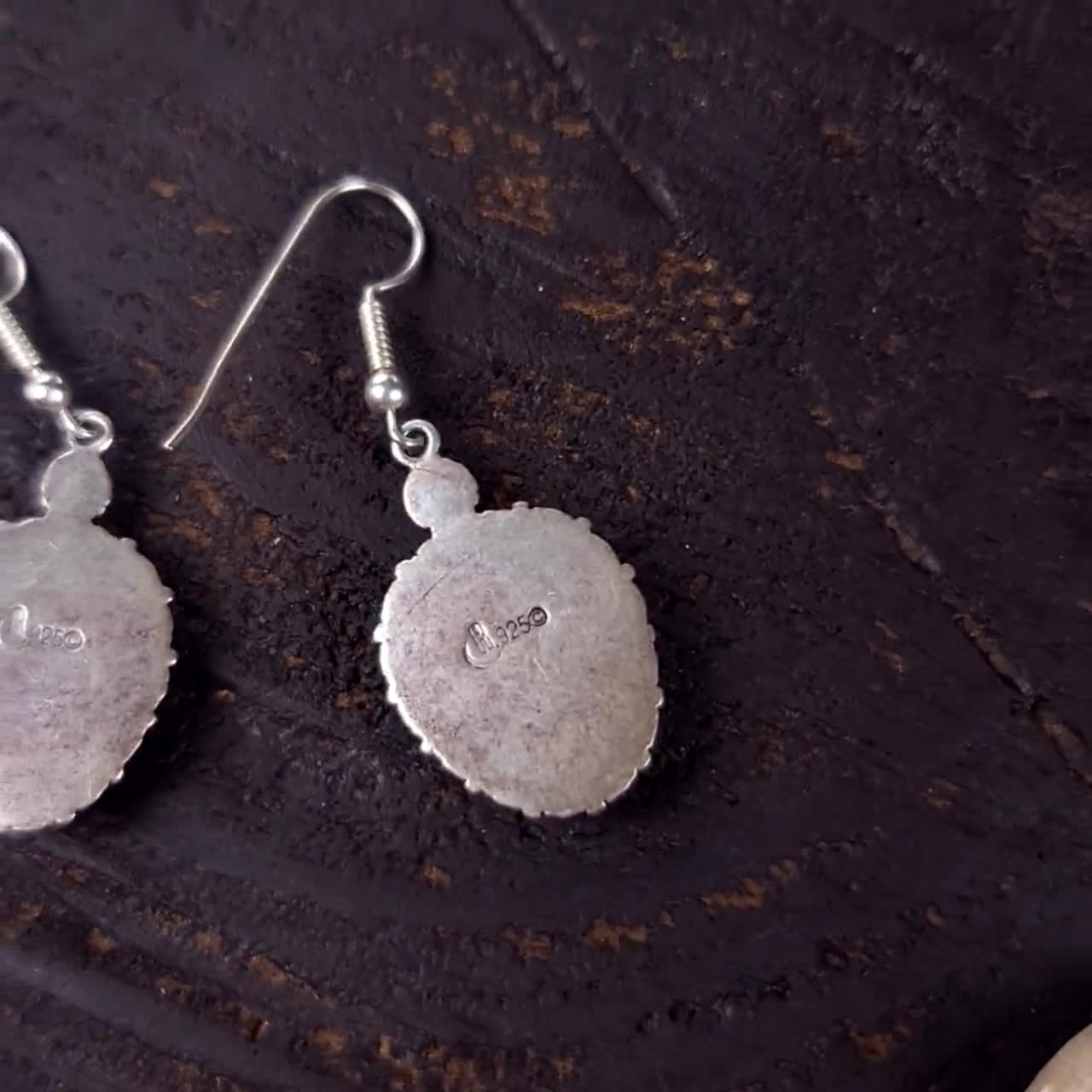 ◆STONEHENgE◆ Silver Shell Earrings SC24D38T Wren Shell Earrings, Silver Plated