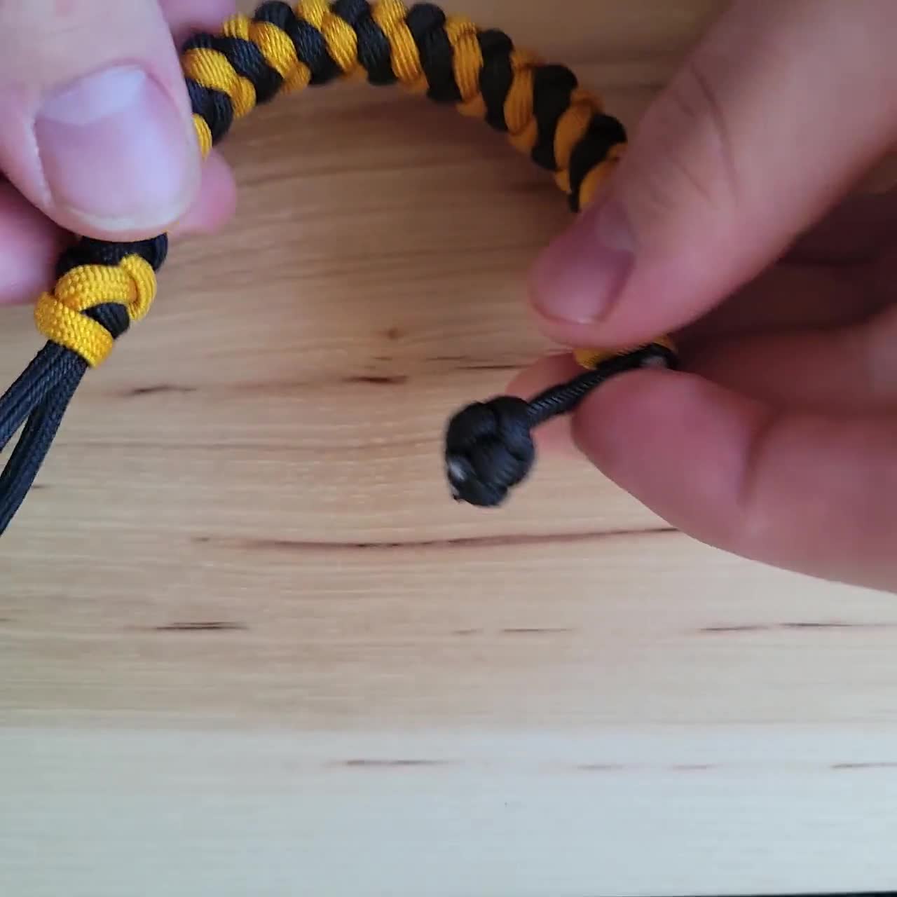 Survival Bracelet/honeycomb Look. Black and Yellow Four Strain Round  Braided Knot and Loop Paracode Survival Bracelet 