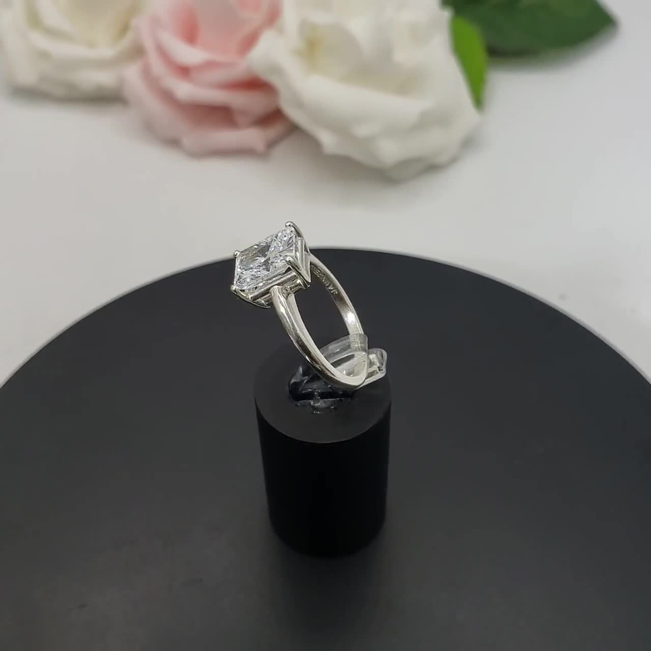 Bague En Argent Sterling Avec Zircones - Coupe Radiant 3 Carats - Taille 6 - Neuf Sans Boîte