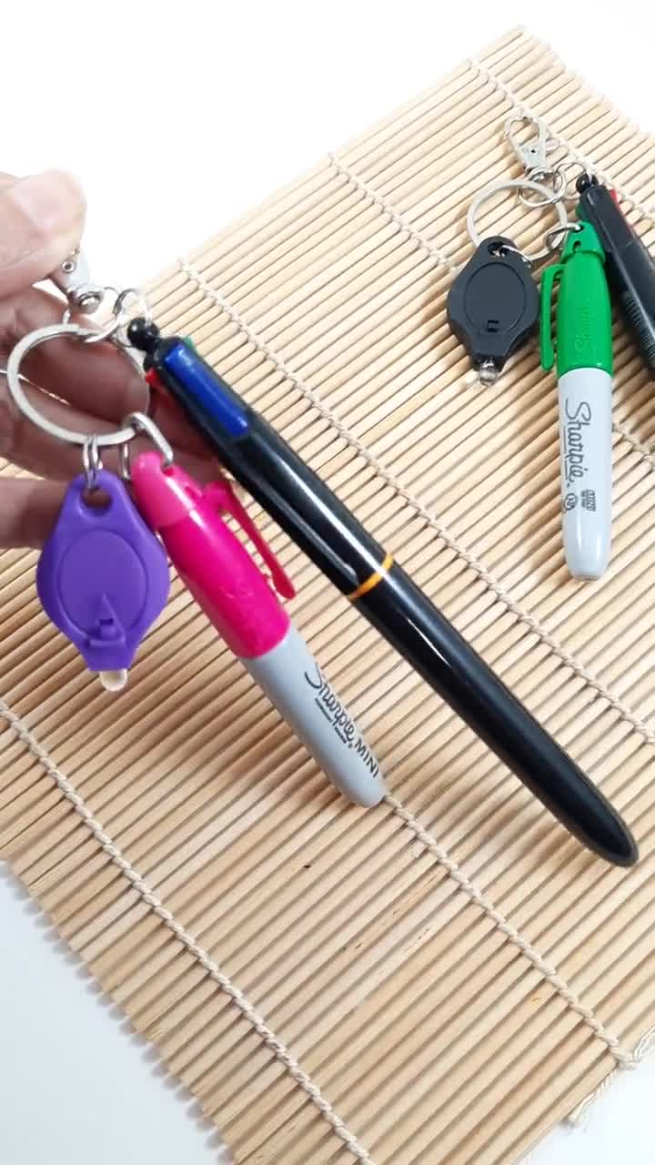 4 Fun Colour Retractable Pen, Mini Sharpie Markers, LED Flashlight