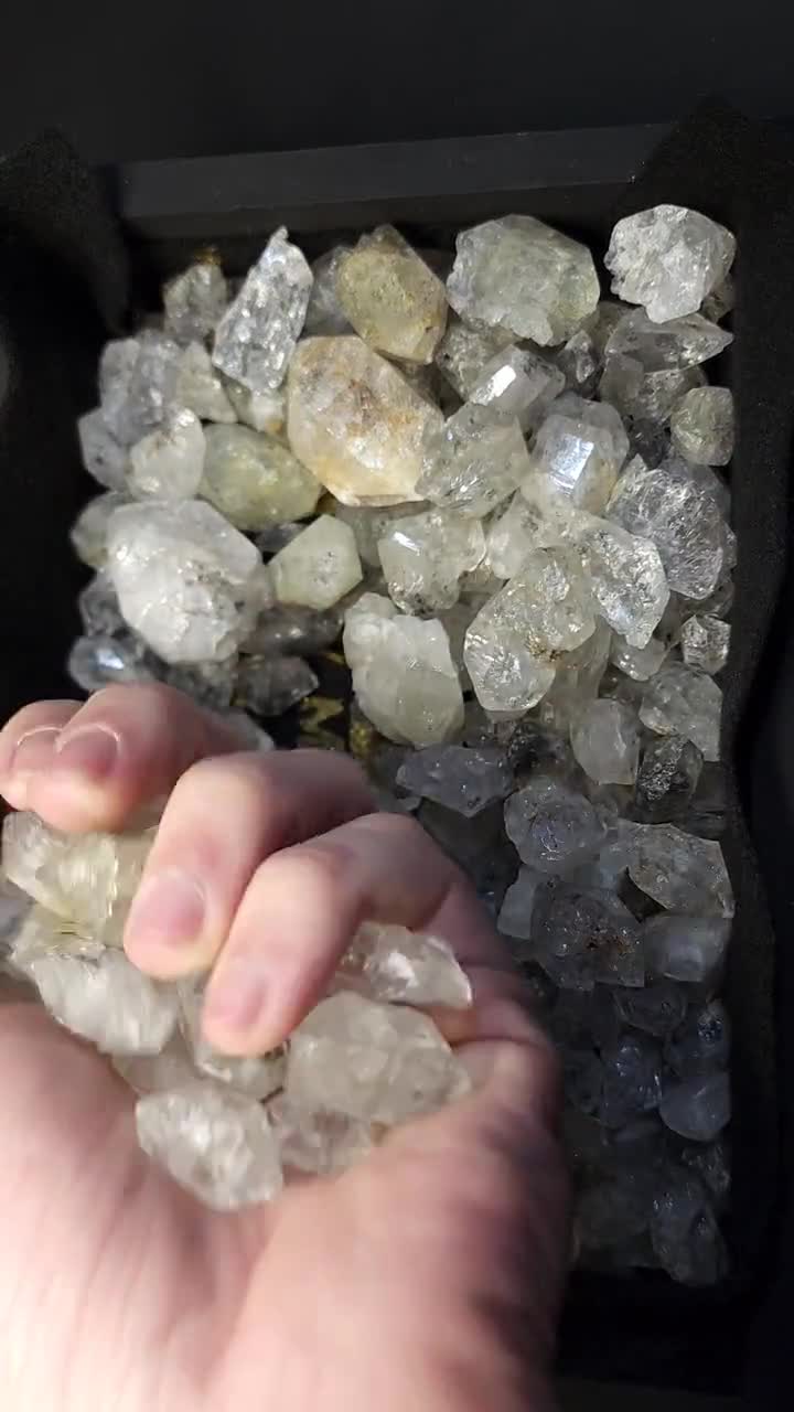100 g de cristaux de quartz diamant Herkimer en vrac video poster