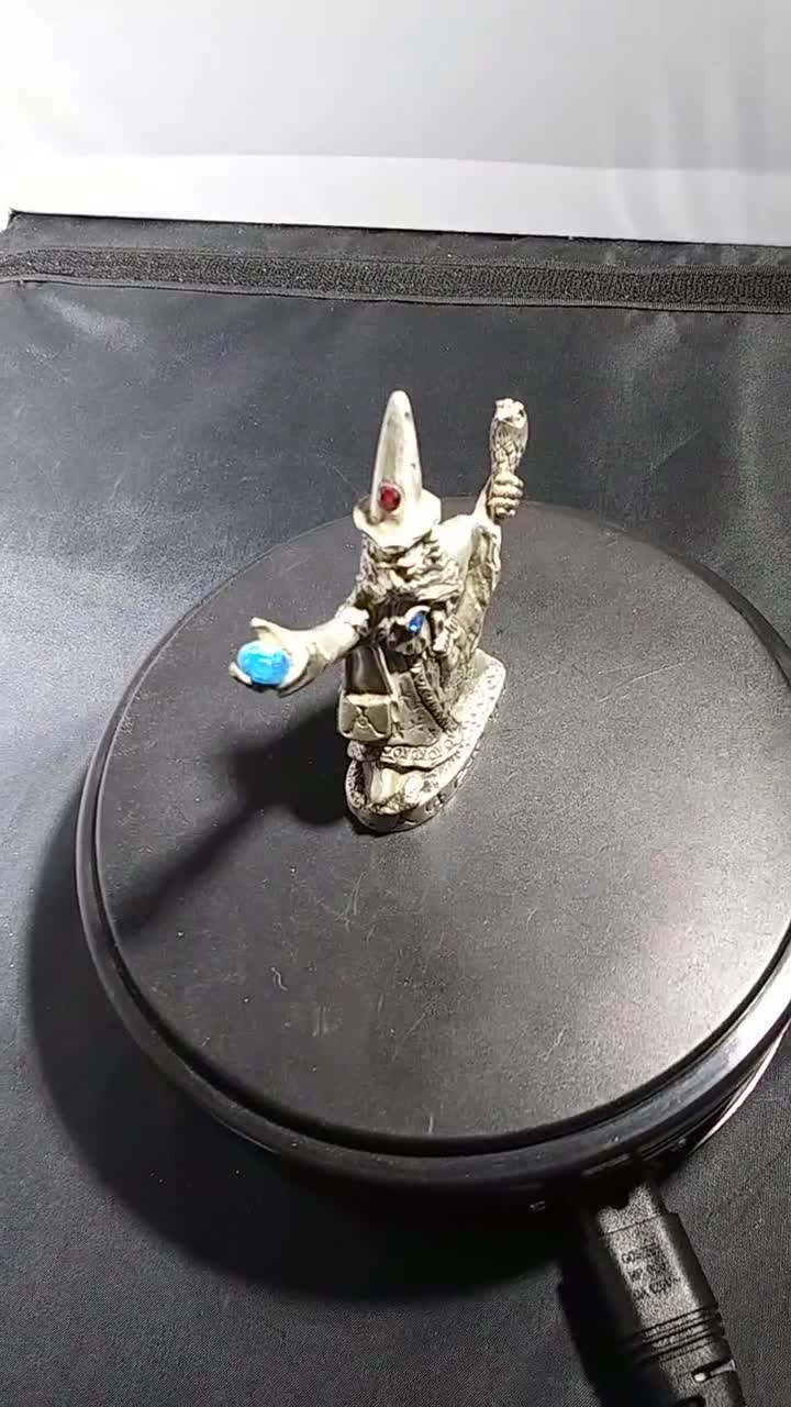 1989 Masterworks WIZARD Fine Pewter Statue Holding Blue Gem