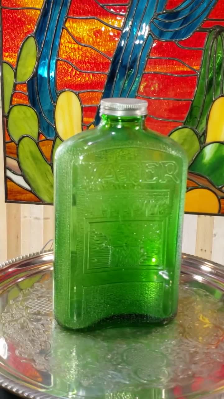 GREEN JUICE CONTAINER Water Bottle in Excellent Condition Great for the  Fridge 1970s 1980s 