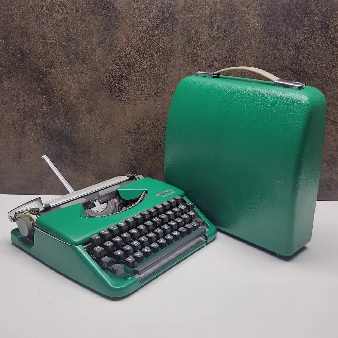ポータブル Olympia Splendid 33/66 グリーン 手動タイプライター