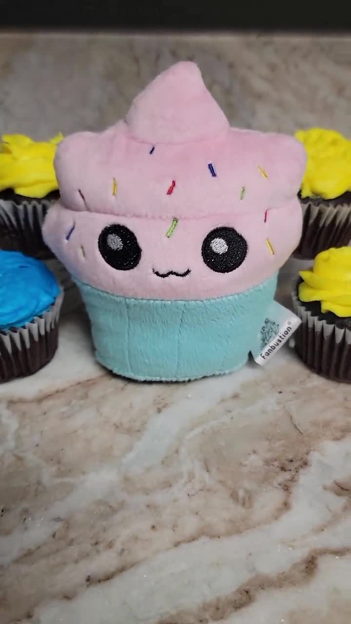 かわいい小さなカップケーキのぬいぐるみ、かわいい食べ物枕、遊び用