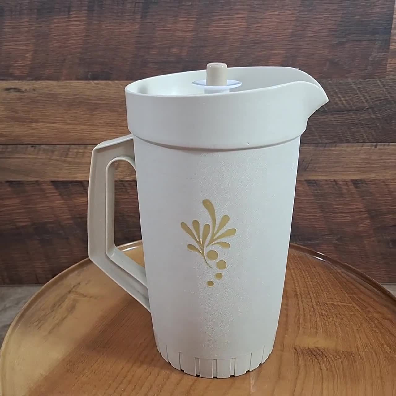 TUPPERWARE 2 QUART Pitcher With Push Button Lid Beige Tan 800-9