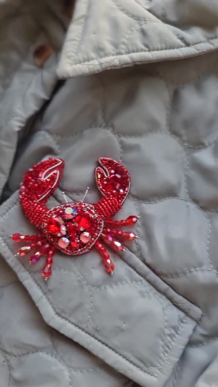 ビーズのカニのブローチ：手作りの海の動物のピン、刺繍のマリン
