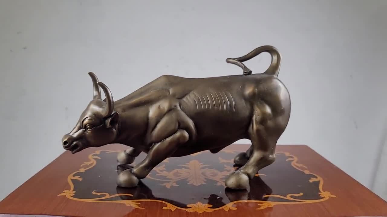 ブロンズ製牛の彫刻 金属製の屋外動物像 有名な大型ブロンズ ウォール街の雄牛彫刻
