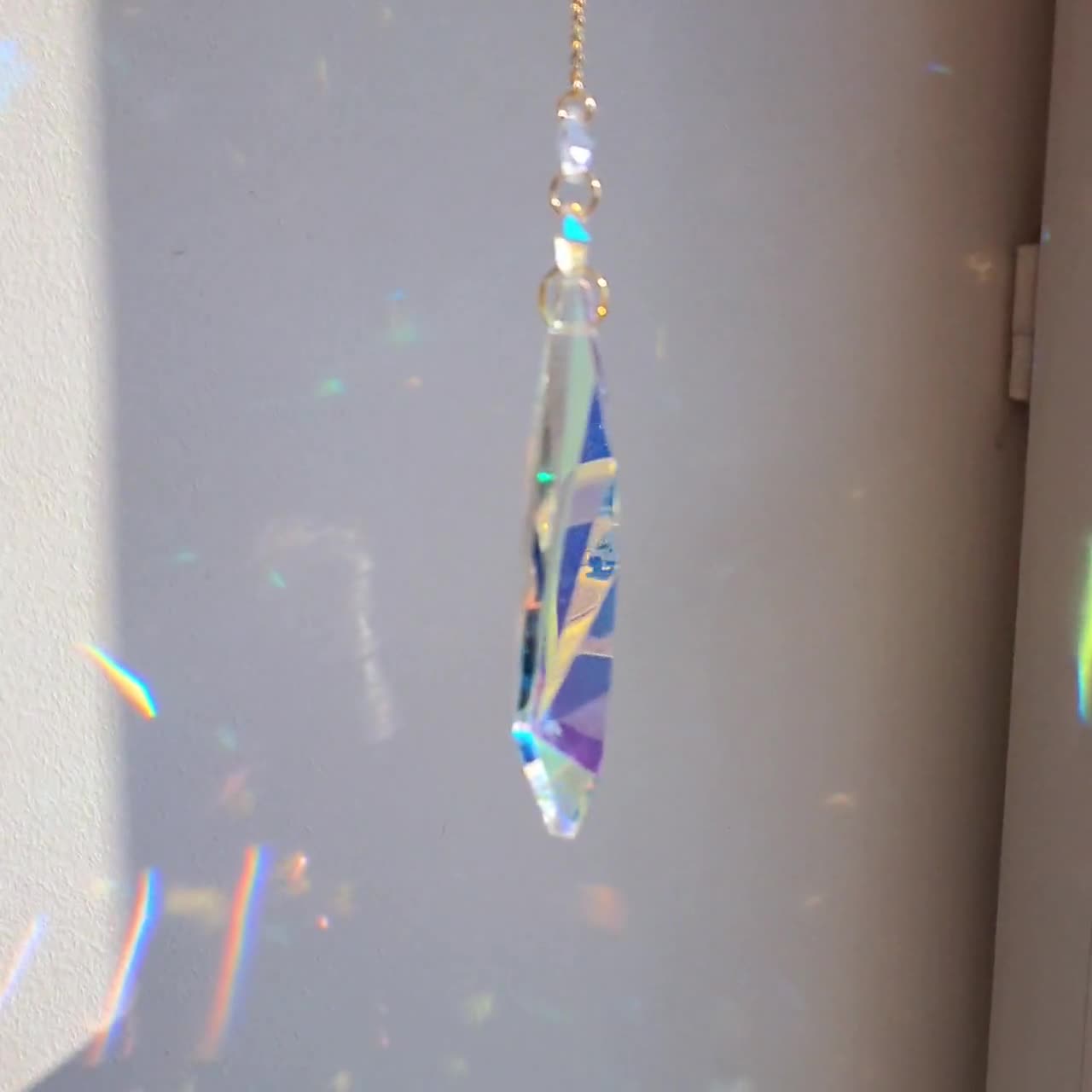 Prisme solaire en cristal Aurore boréal Grand suncatcher en forme de flèche  XXL 120 mm Décoration à suspendre -  France