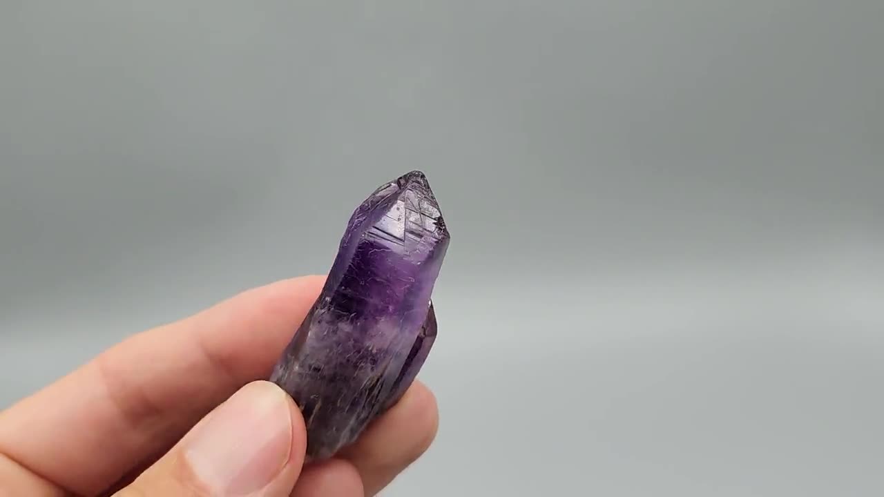 ナイジェリア産、チュチュクリフス産アメジストクォーツポイント
